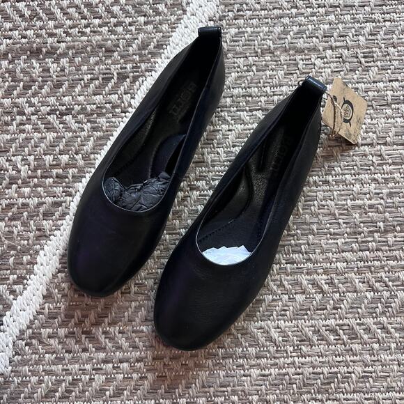 Born Leather Flats Sz 6M - Picture 1 of 5